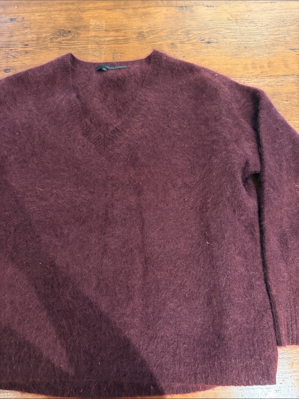 360 Cashmere womens V-Neck Sweater in Wine
